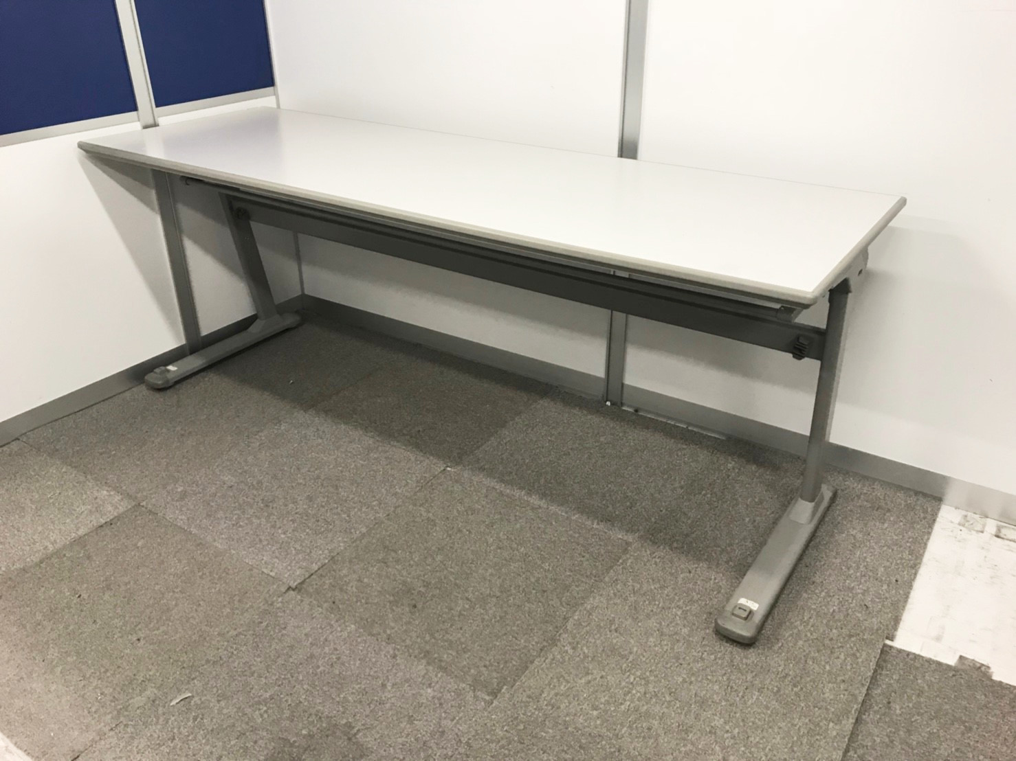 2台入荷！キャスター付きで折りたためるテーブルで使い勝手も良いテーブルです！【フラップ式】
                        サイドテーブルL
                                    中古
            