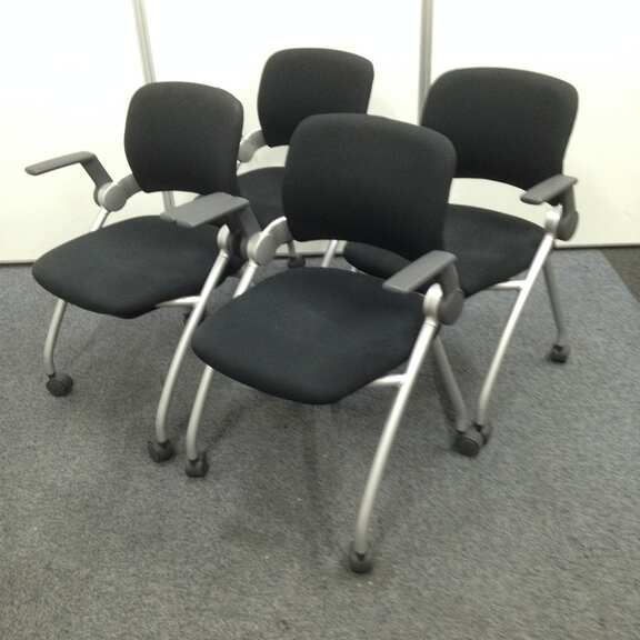 【4脚セットでお得！スタイリッシュブラック！】コクヨ製肘付きミーティングチェア入荷致しました！！
                        シグザ
                                    中古
            