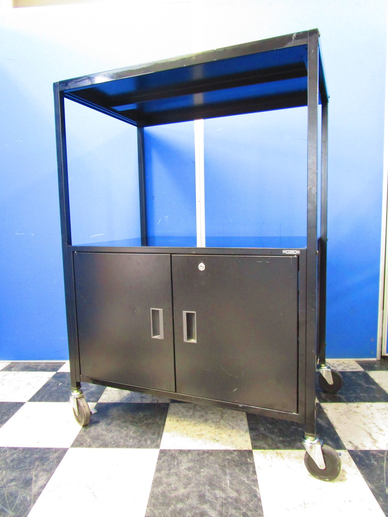 【視聴覚室に置いてあったアレ入荷！】これはTV台？AVラック？あるいはPCラックとしても使用可能？
                        　
                                    中古
            