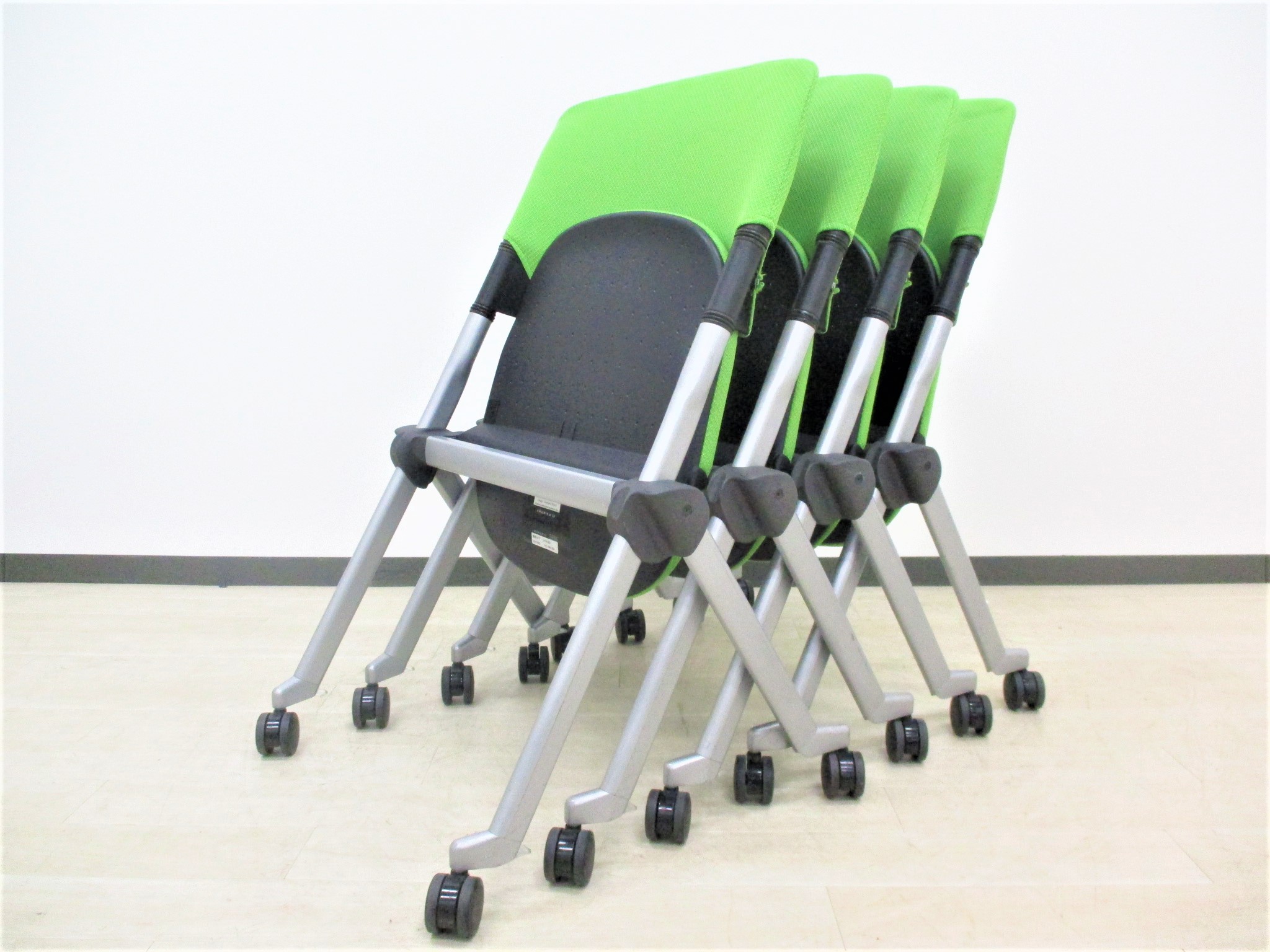 【4脚セット！】人気シリーズ！オシャレなライトグリーン！座り心地の良いミーティングチェア‼
                        リータ
                                    中古
            