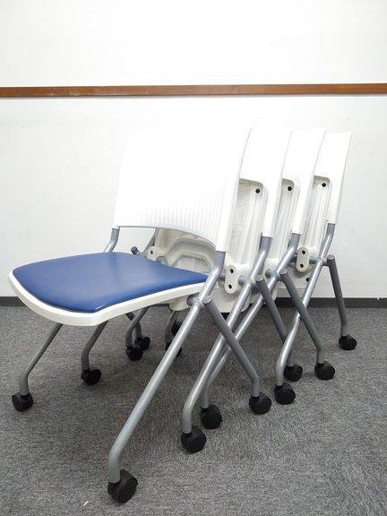 【4脚セット】PLUS製　ネスティングチェア｜会議室・研修室に是非とも!!
                        その他シリーズ
                                    中古
            