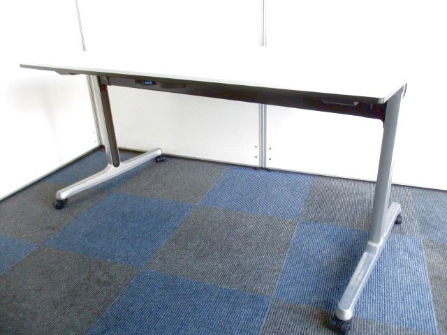 【折りたためます】便利なキャスター付きです！【足元にゆとりを】
                        インターアクトPRO
                                    中古
            