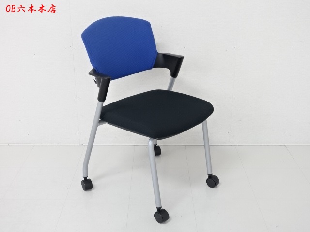 【地方倉庫在庫品】上下に重ねるタイプ キャスター付き　◆ブルー×ブラック ◆【RA】【840】

                        プロッティ（キャスター付） 
                                    中古
            