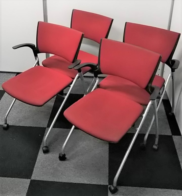 【4脚セット販売で10％引き！】研修などの際に必須な軽量で折り畳んで収納可能なチェアです！
                        マノス
                                    中古
            