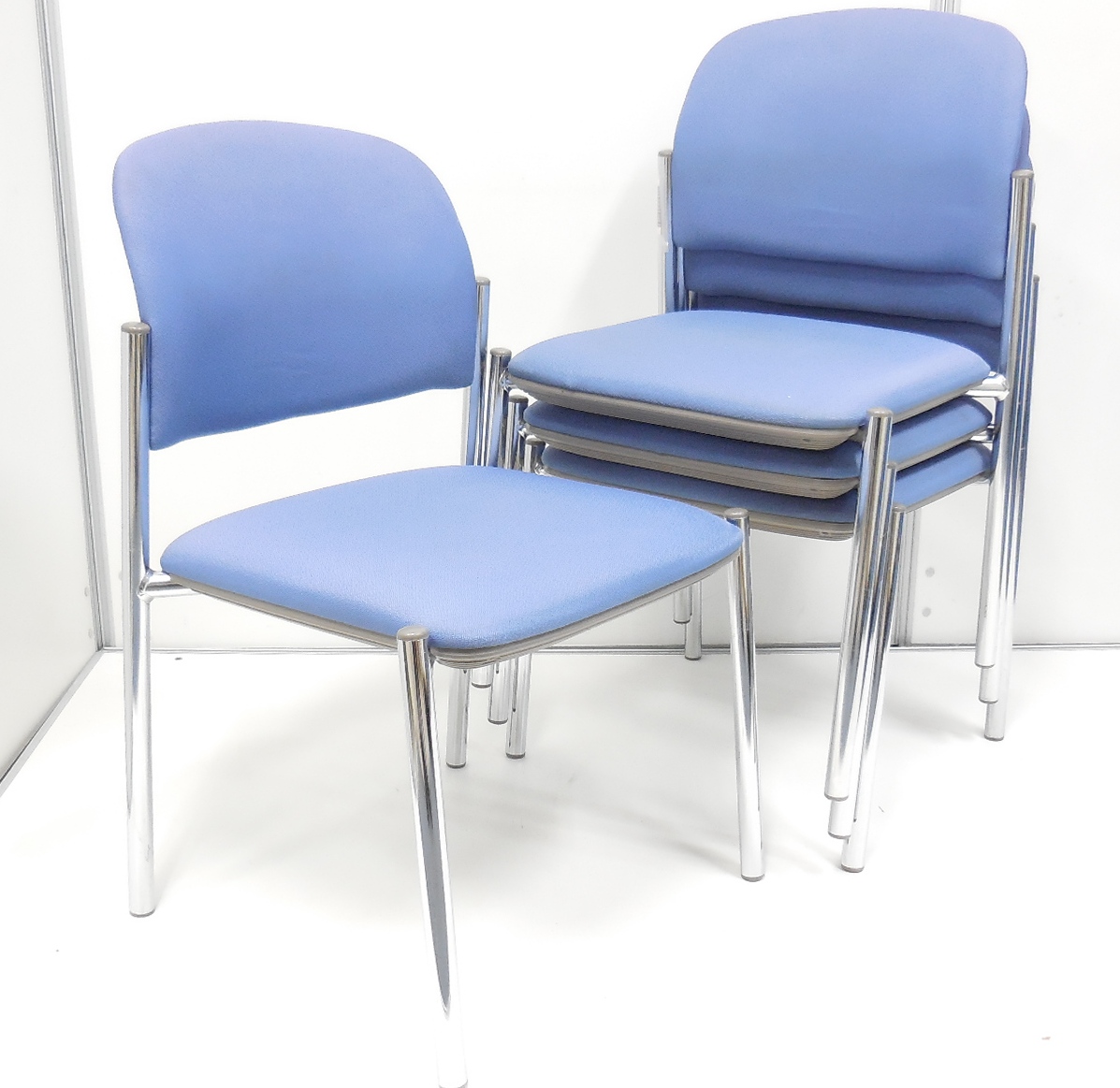 【まとめ買いでお安く！】シンプルデザインでどんなオフィスにもばっちり！キャスター無しの四つ足タイプで安定感抜群！
                        8108シリーズ
                                    中古
            