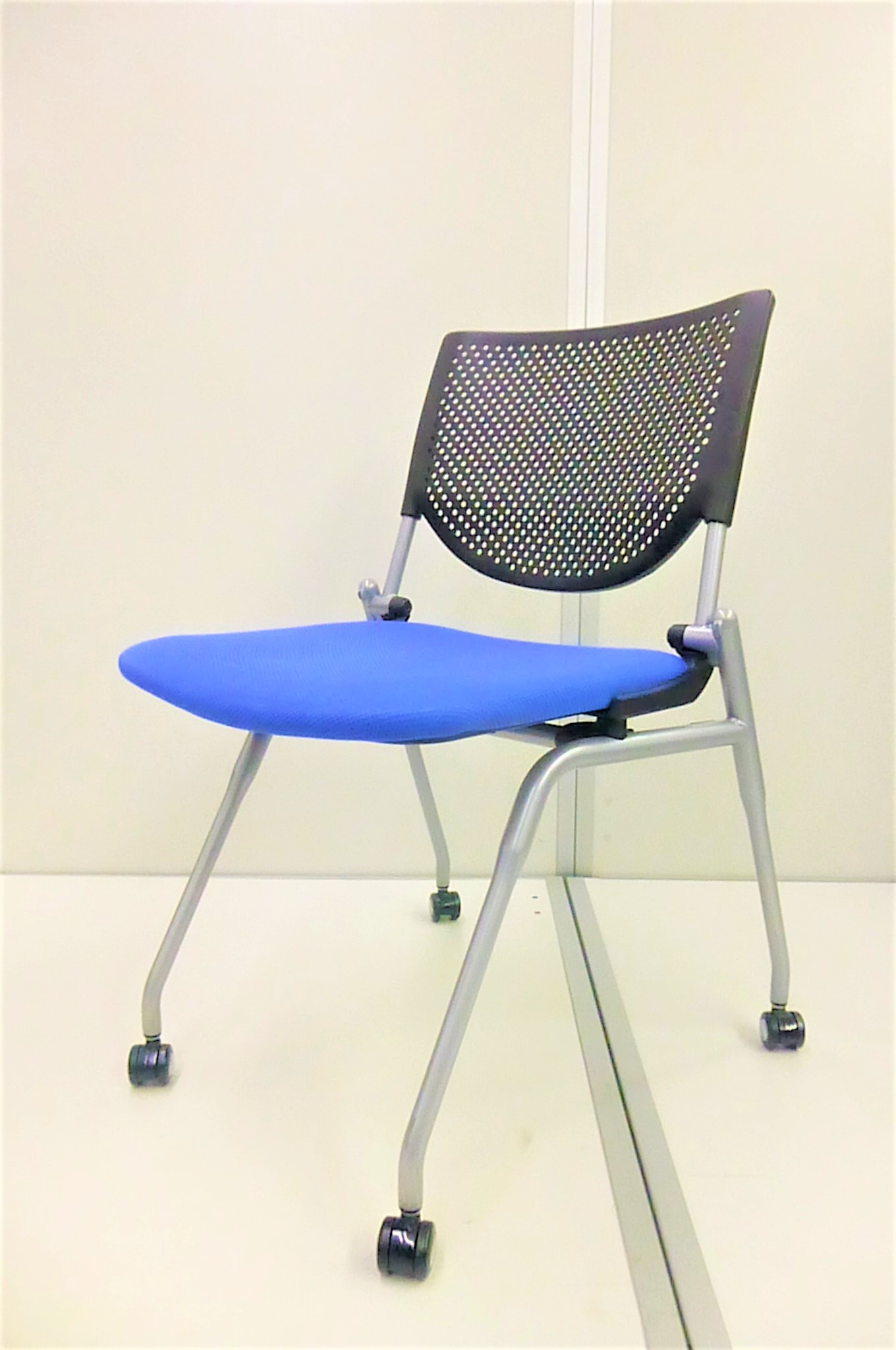 【KS】【連ねて収納可能！】ミーティングルームやリフレッシュルーム用としてオススメです！
                        プロスタック
                                    中古
            