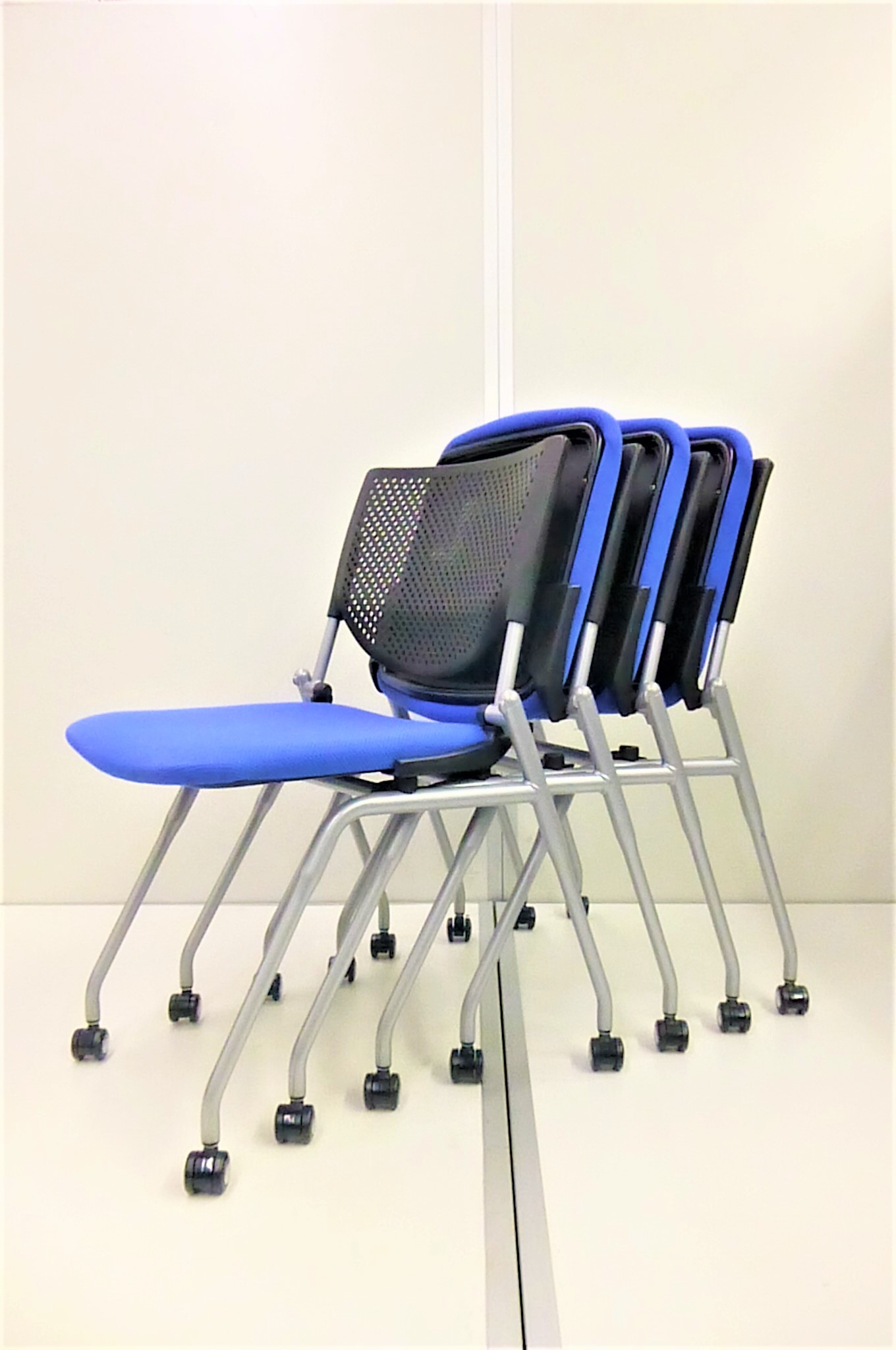 【KS】【4脚セット！】ミーティングルームやリフレッシュルーム用としてオススメです！

                        プロスタック
                                    中古
            