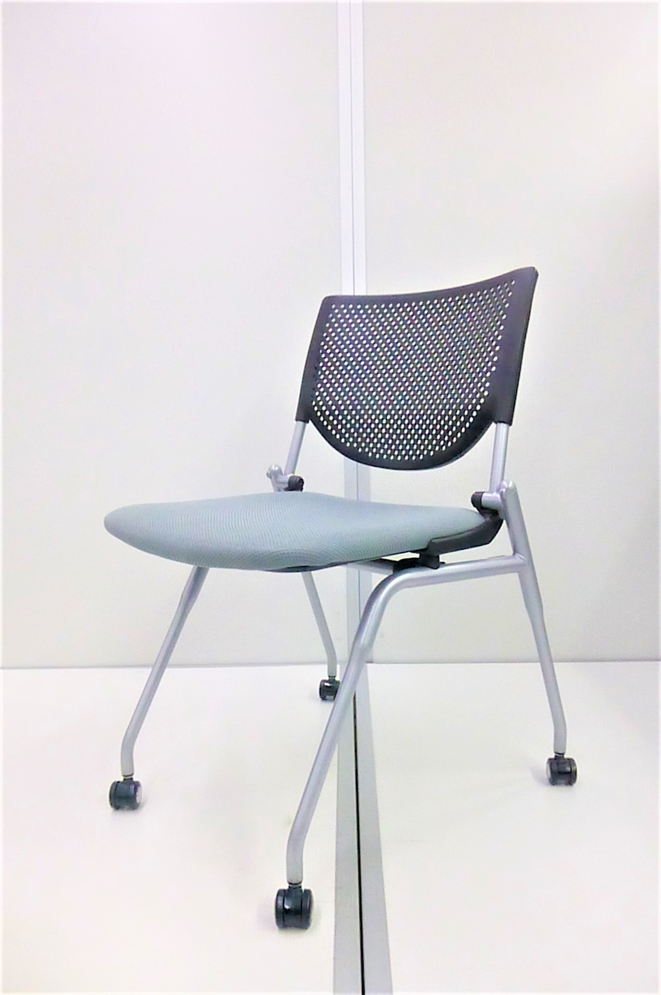 【KS】【連ねて収納可能！】ミーティングルームやリフレッシュルーム用としてオススメです！
                        プロスタック
                                    中古
            