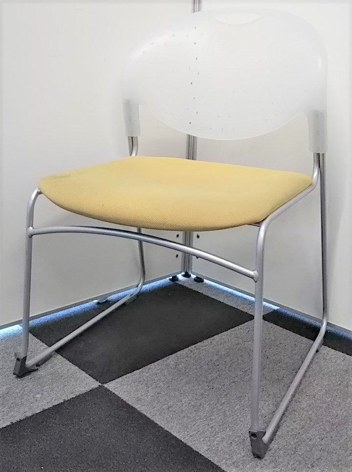 【重ねて運べるチェア！】軽くても、しっかりとした作りです！国内メーカーのイトーキ製　クリケット【おつとめ】
                        クリケット 
                                    中古
            