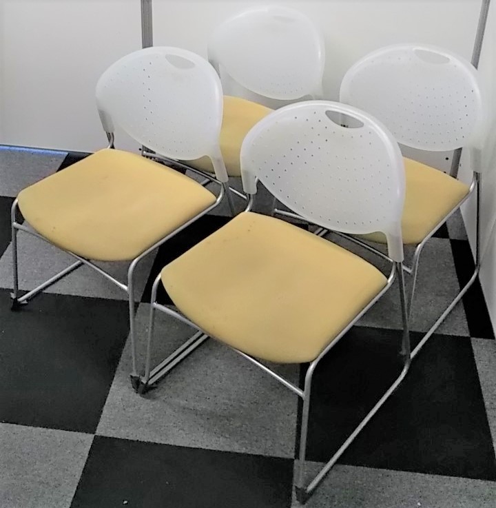 【4脚セット購入で10％引き！】軽くて運び易い！重ねて収納可能！研修用にピッタリなチェアです。イトーキ製【おつとめ】
                        クリケット
                                    中古
            