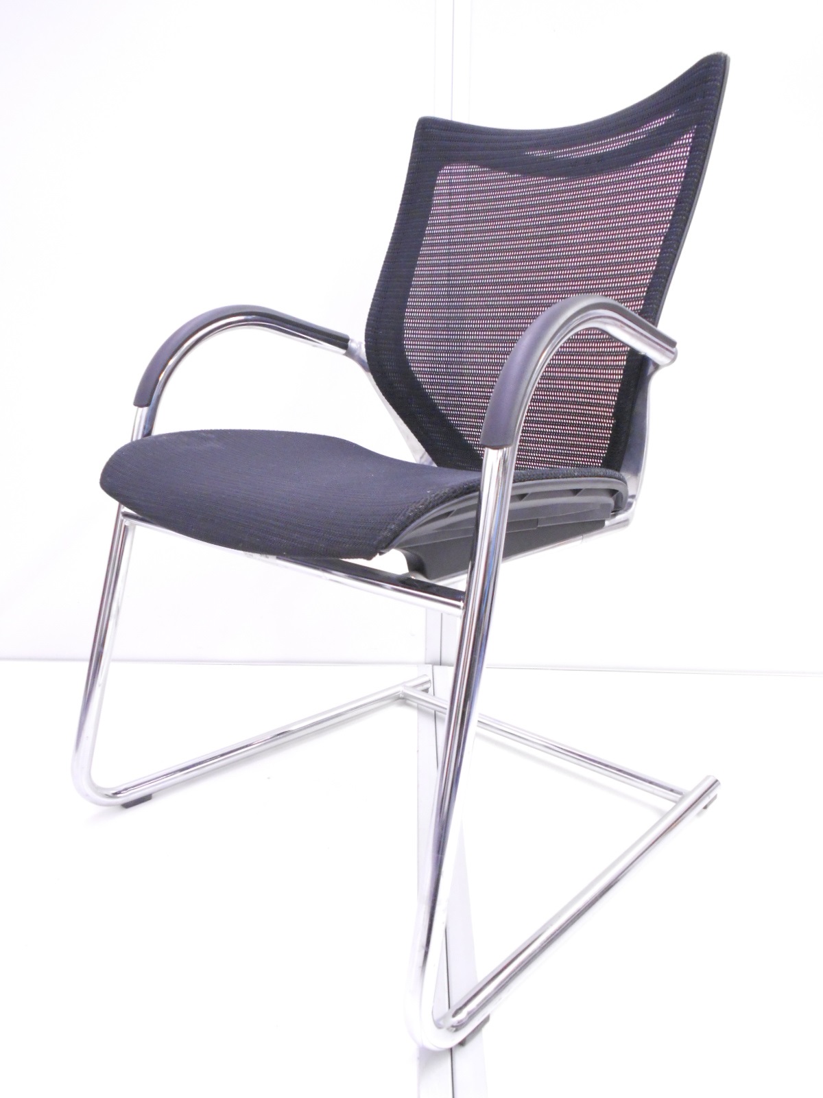 【KS】[背もたれ座面メッシュタイプ]ミーティングチェア　ハイクラスオフィスチェア「バロンチェア」のミーティングチェアタイプ
                        バロン
                                    中古
            