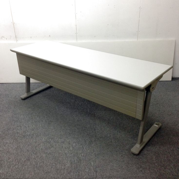 【6台入荷】オカムラ製 束ねて収納可能！省スペース化に最適なテーブルです☆　オフィス家具 中古
                        サイドテーブルL
                                    中古
            