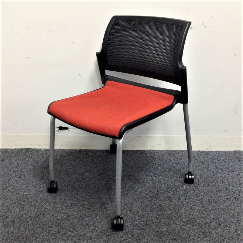 収納上手！縦にも横にも重ねられる会議イス！座面布タイプ！
                        FM-310シリーズ 
                                    中古
            