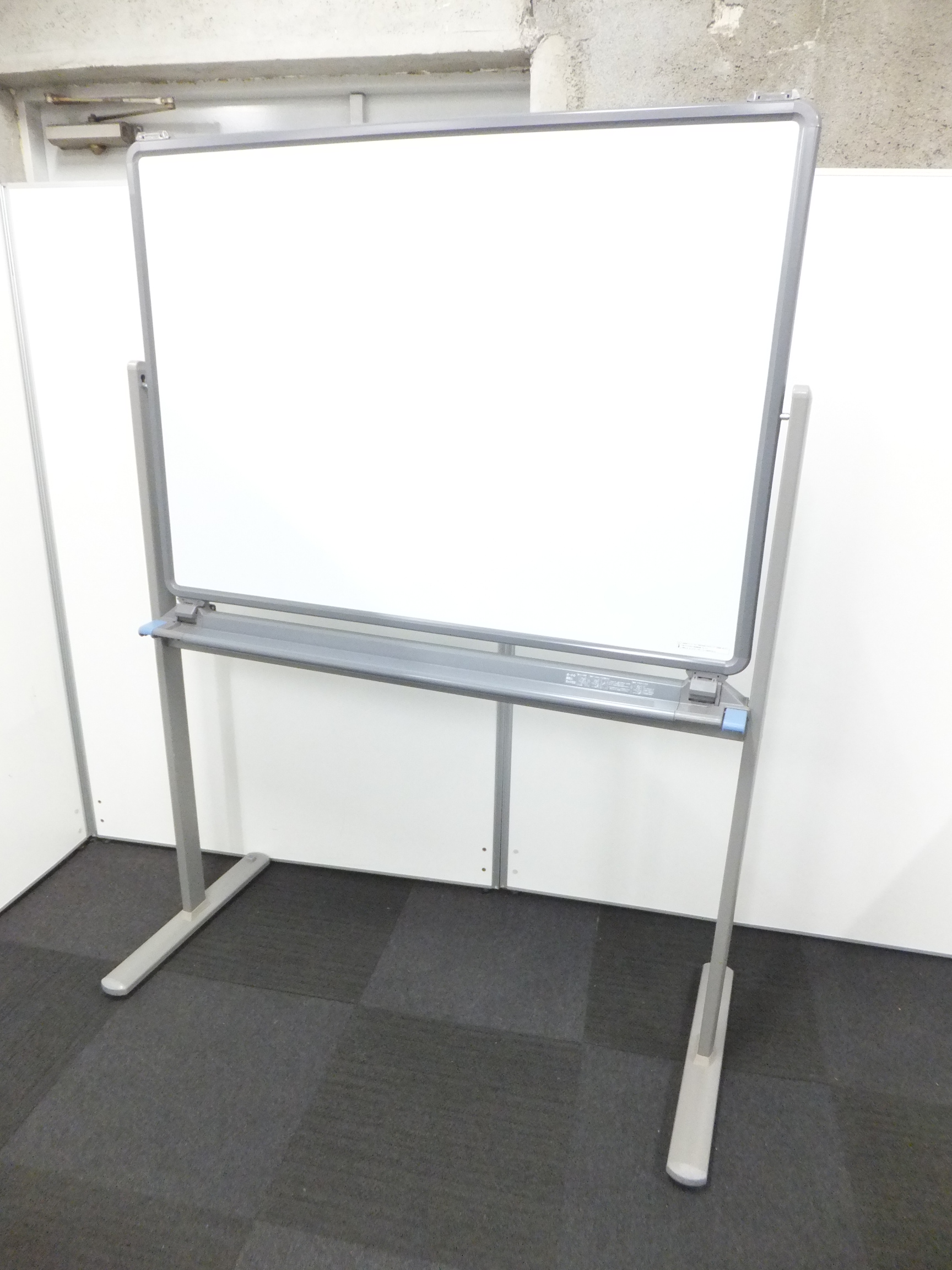 幅1310mm高さ1800mmのちょうどいいサイズのホワイトボードはいかがでしょうか！オフィスづくりの必修！
                        その他シリーズ
                                    中古
            