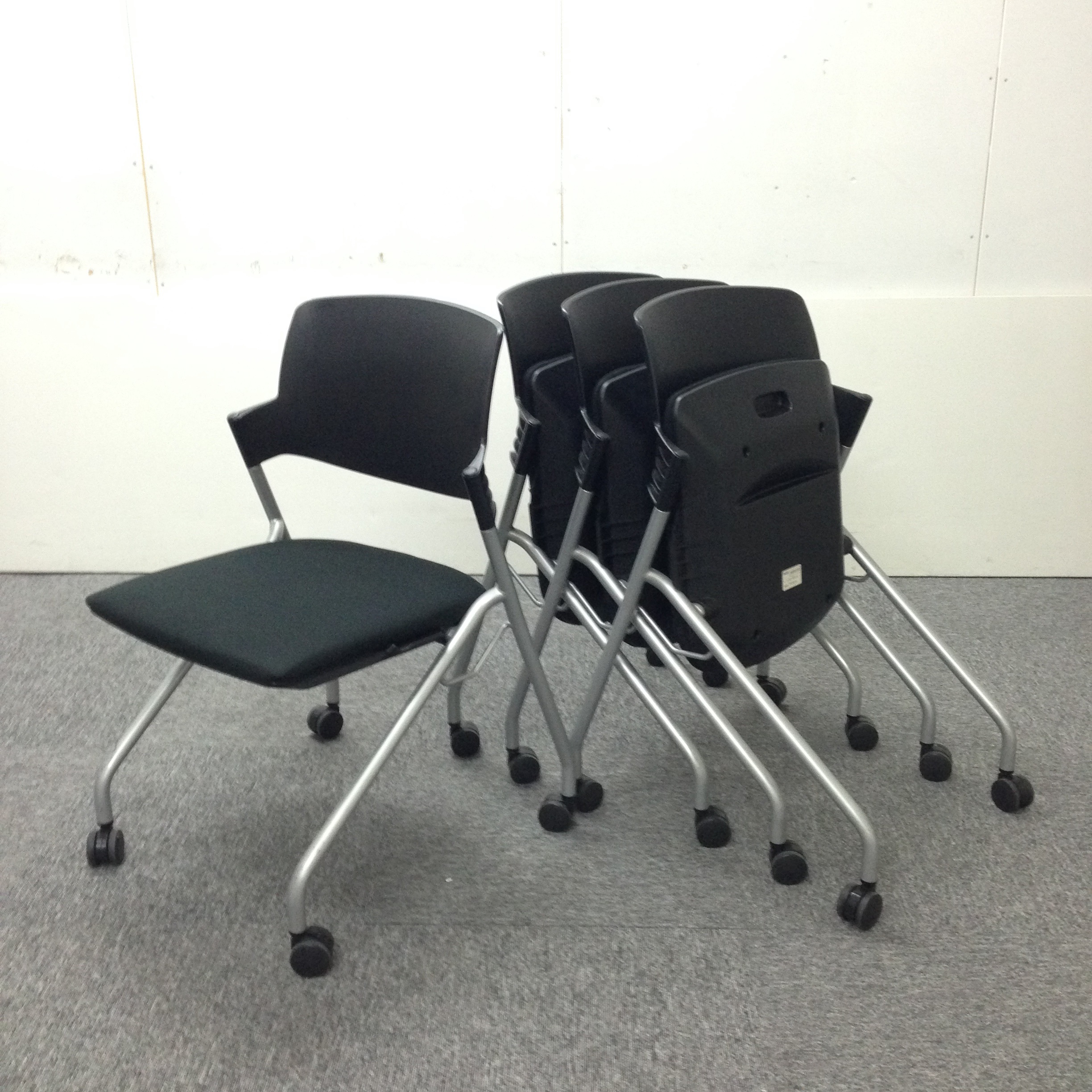 【セット商品！】プラス製☆tartoチェア｜束ねて収納可能なネスティングタイプ！
                        Tarto
                                    中古
            