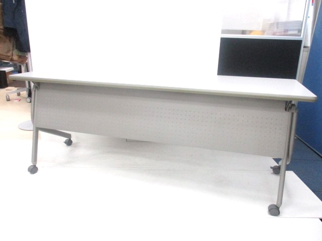 【幅1800のスタックテーブル！】幅広く使えるスタックテーブル入荷！キャスター付き！
                        その他シリーズ
                                    中古
            