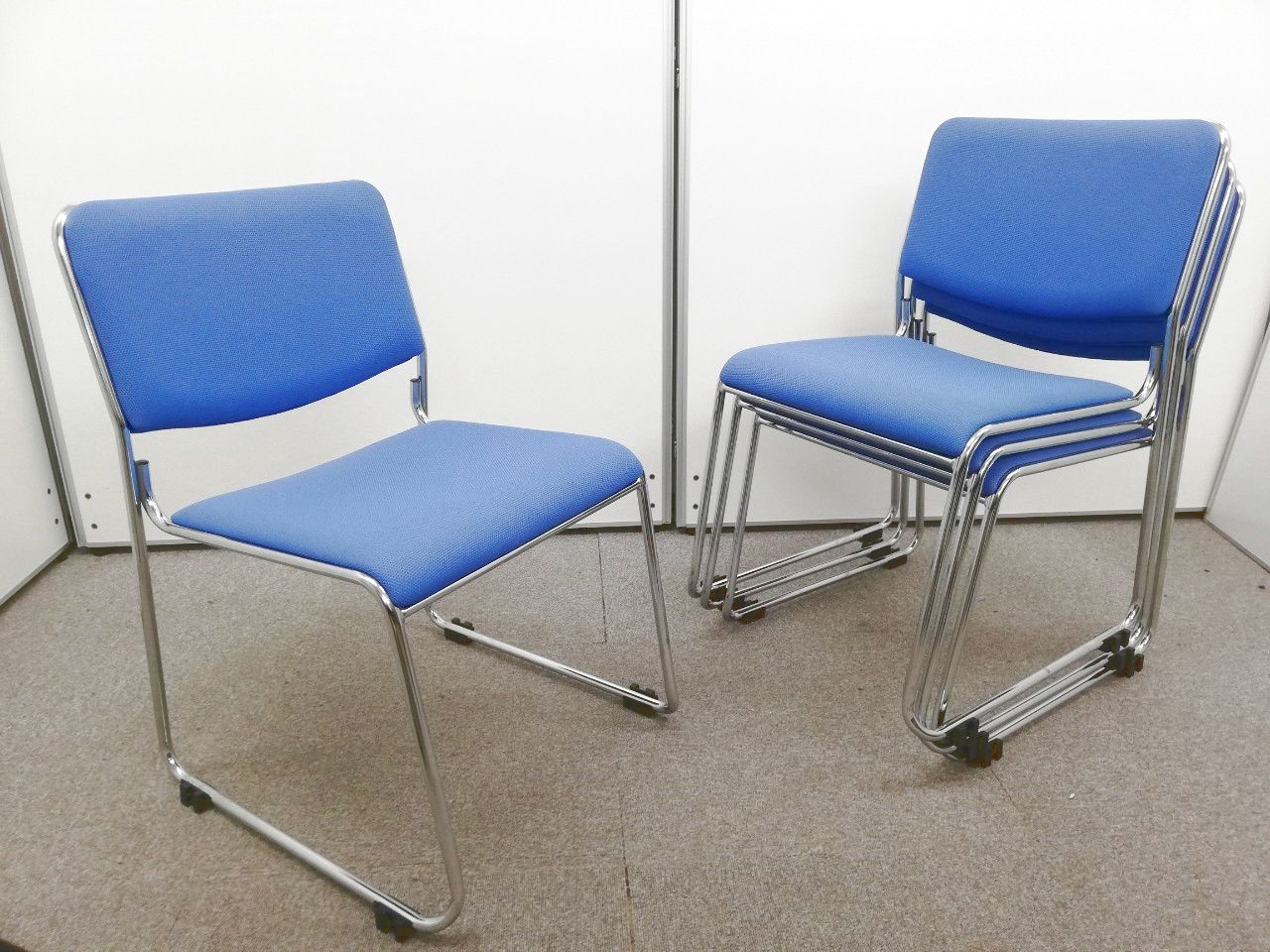 【4脚セットで！】運搬にも便利なチェアになります！重ねて収納も出来るので少スペースにも収納可能です。
                        その他メーカー
                                    中古
            