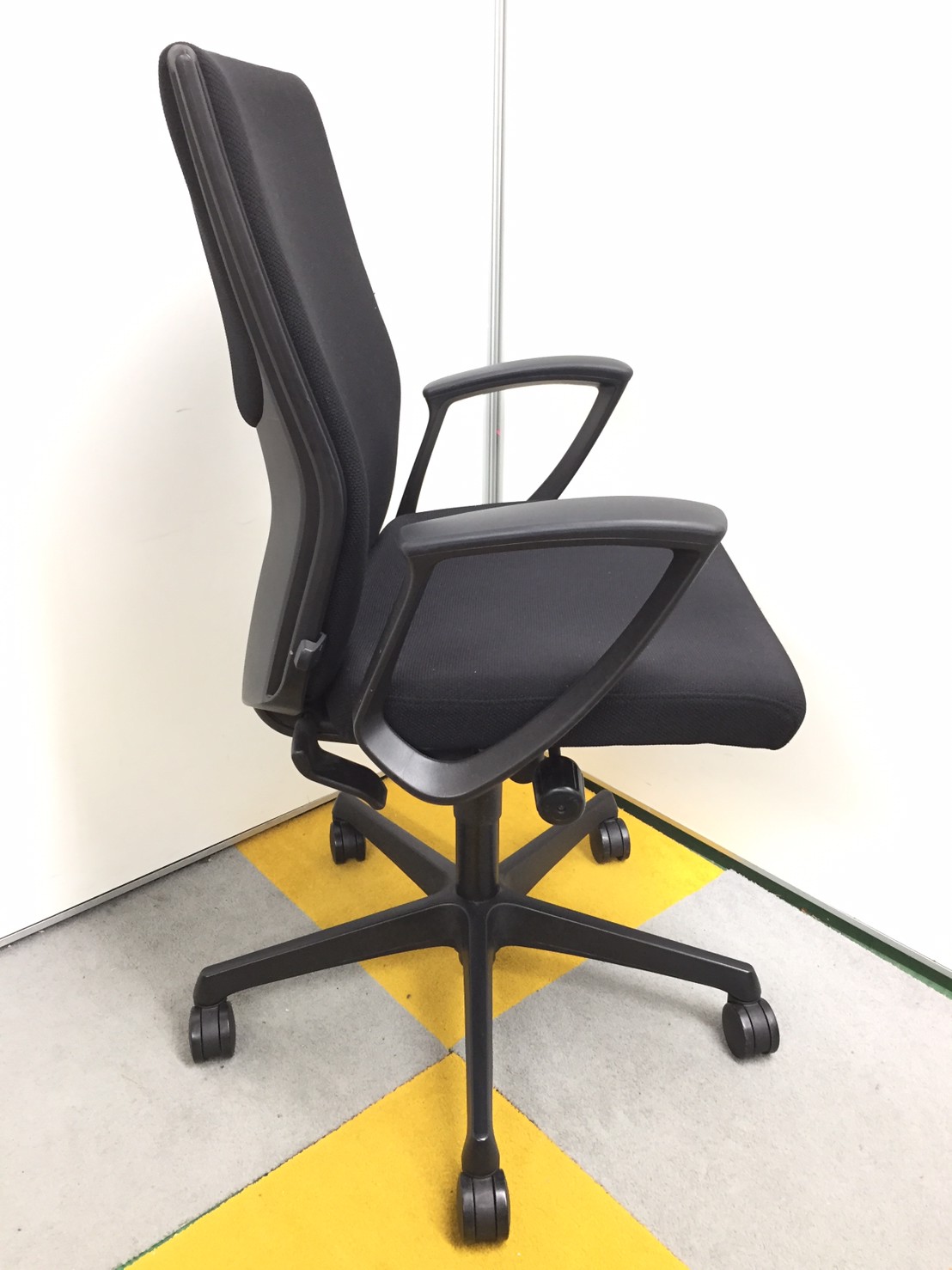 しん　セミドライ 新品 BLACKLIST 中古】エスクード C445ZR-FFW1 オカムラ/okamura 肘無ローバック