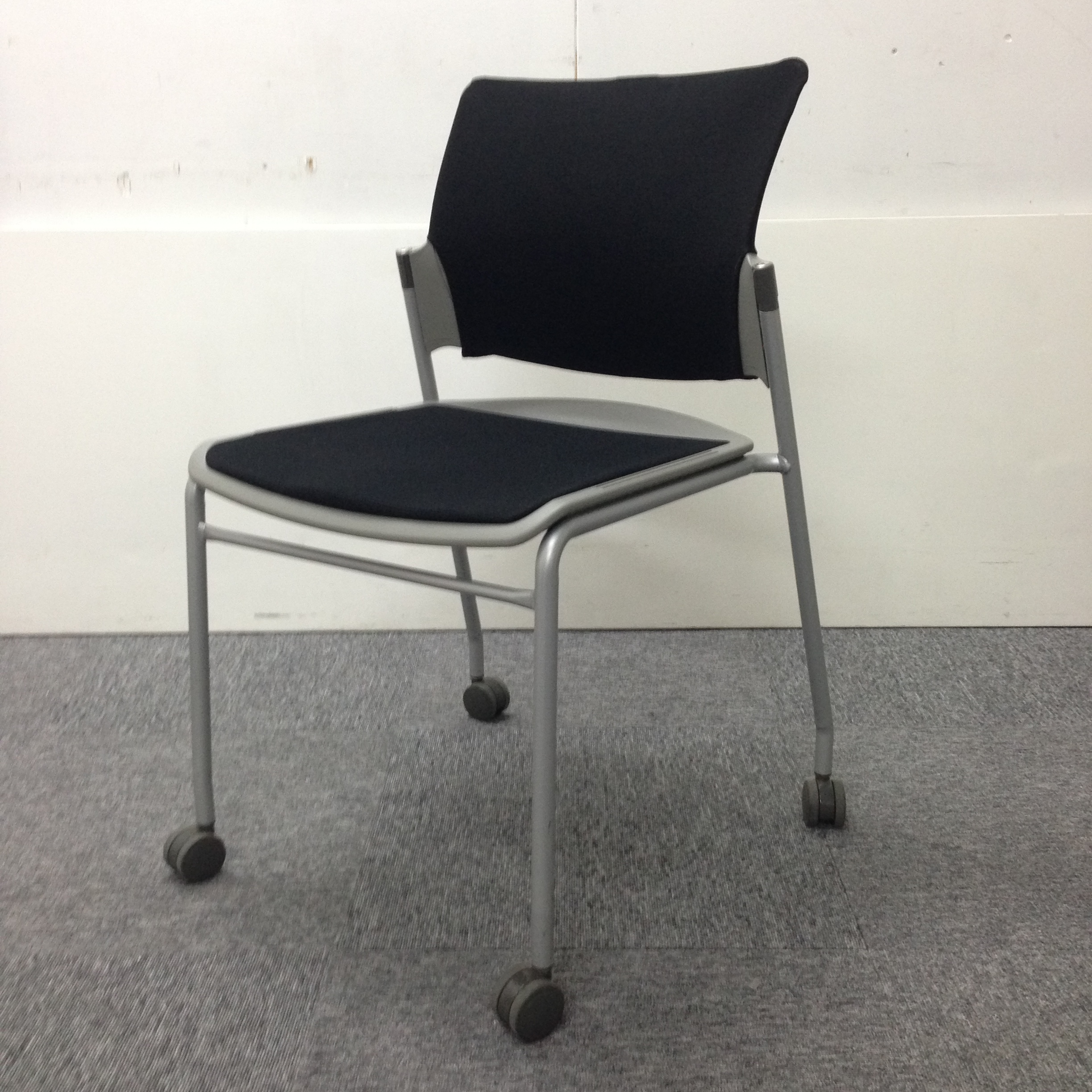 【5脚入荷！】｜スタッキングチェア｜ブラック｜重ねて収納可能なミーティングチェアです！
                        フォルマ
                                    中古
            