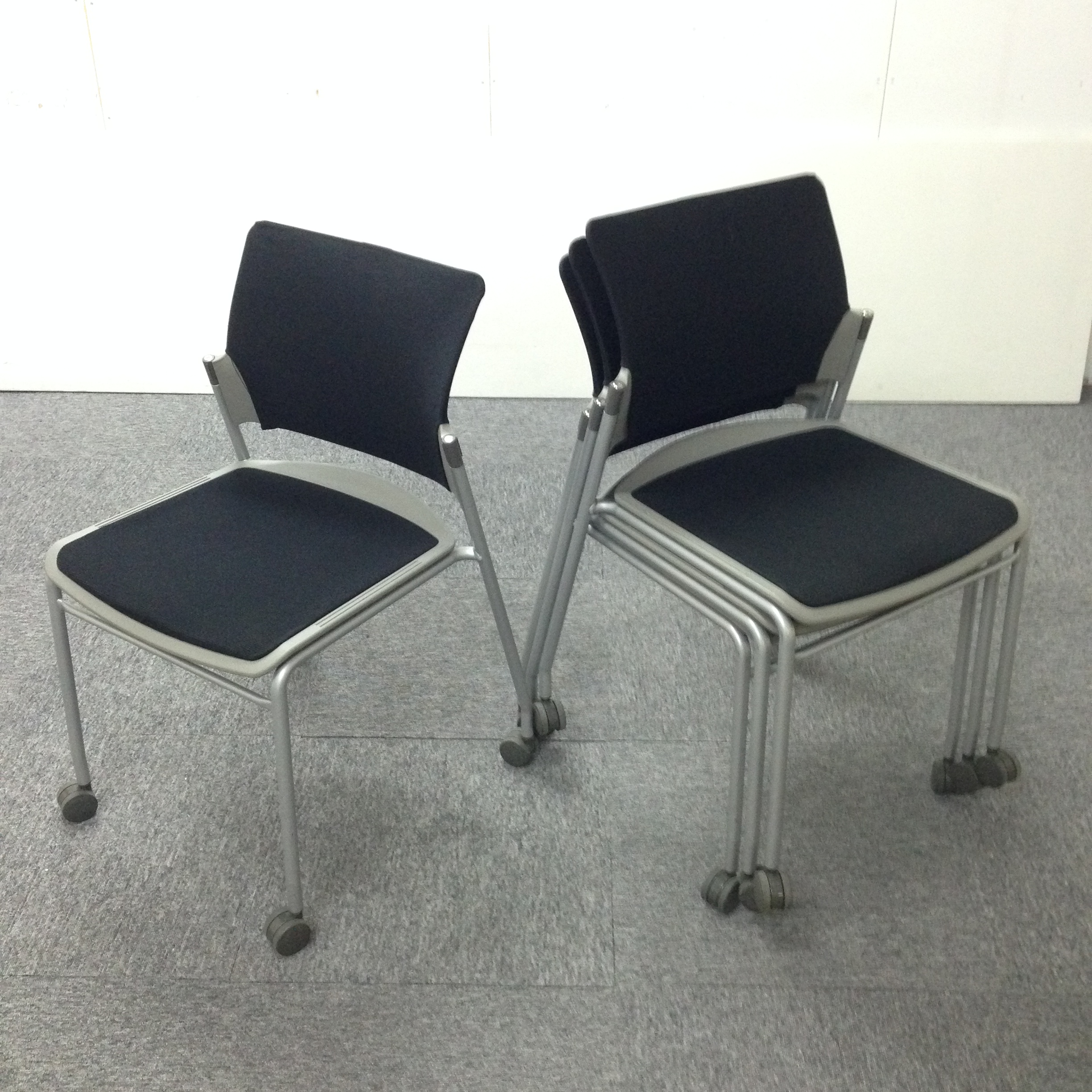 【セット商品】｜4脚セット！｜スタッキングチェア｜ブラック｜重ねて収納可能なミーティングチェアです！
                        フォルマ
                                    中古
            