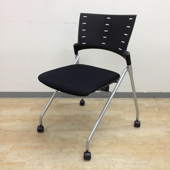 【在庫入替SALE】2016年製のブラックチェア｜ミーティング用としてオススメ｜お客様との会議の予備にも！
                        マノス 
                                    中古
            