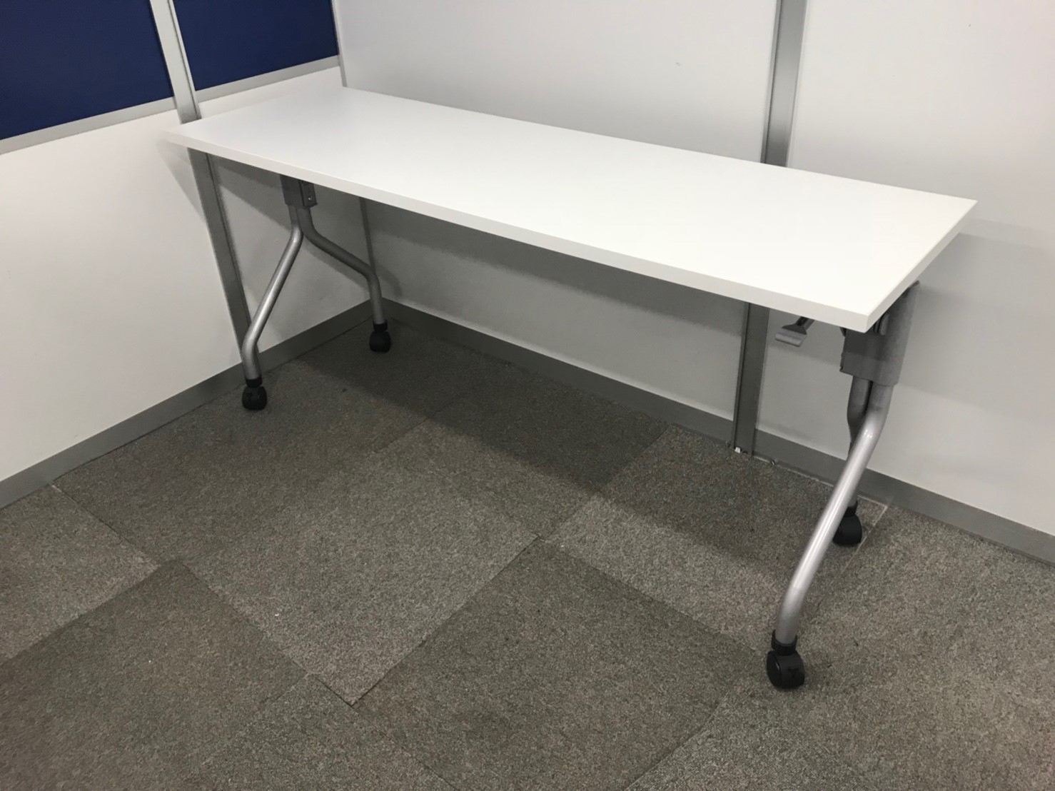 2台限定価格！使い勝手も良いキャスター付きのフラップ式テーブル！
                        その他シリーズ
                                    中古
            