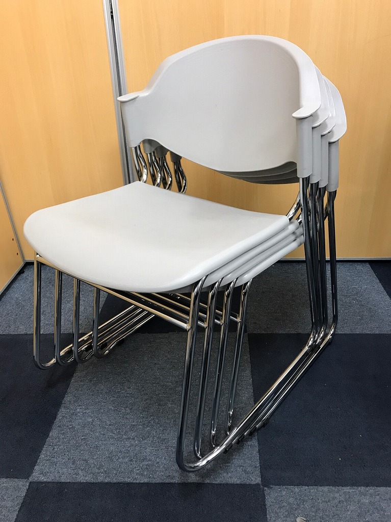 【4脚セットで大特価】ミーティングスペースから休憩室用まで幅広く使えます！【ホワイト・ニューグレー色】
                        -
                                    中古
            