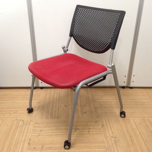 【背もたれは高い通気性】キャスター付スタッキングチェア【オカムラ/プロスタック】
                        プロスタック
                                    中古
            