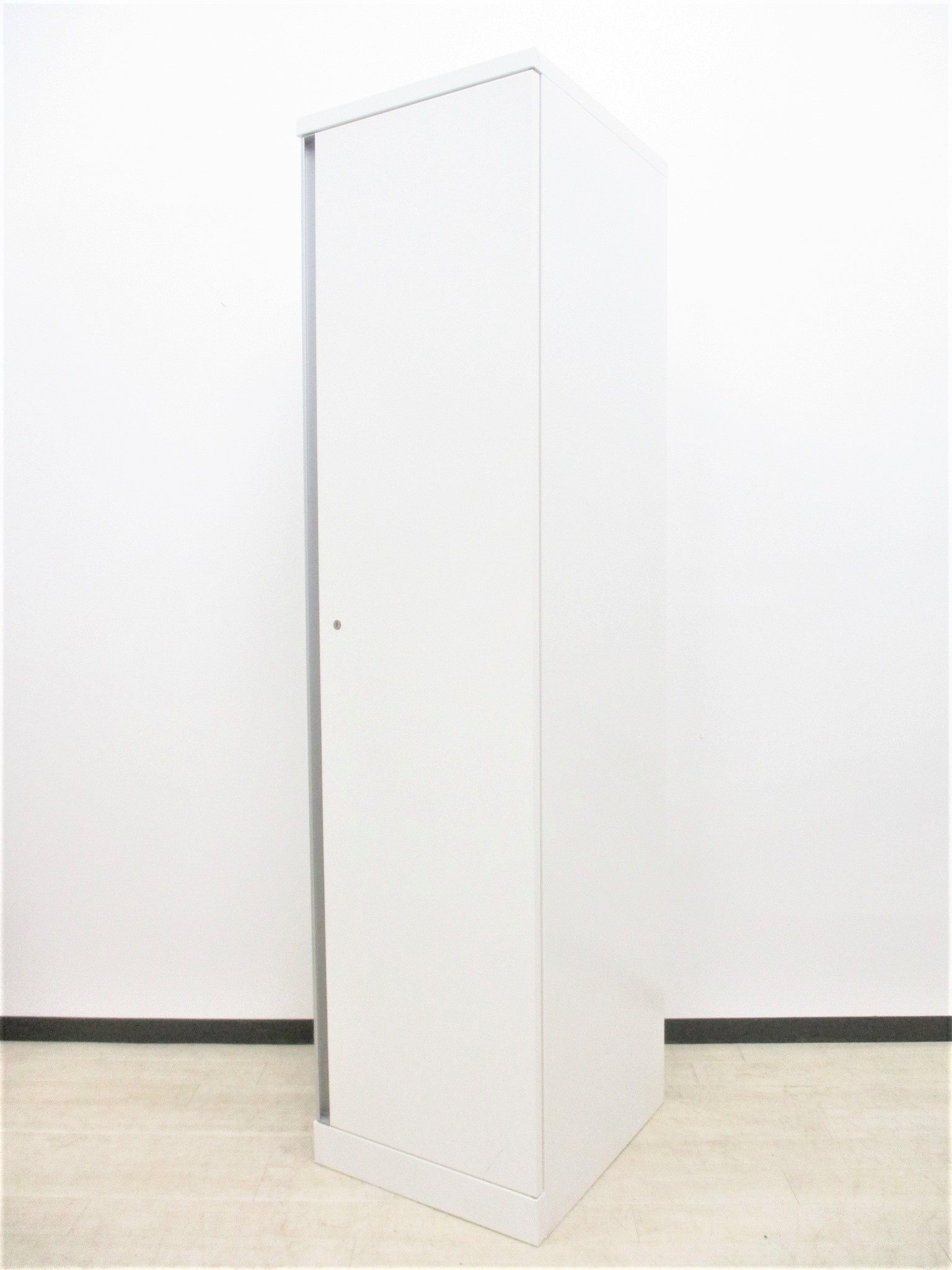 【人気メーカーのオカムラロッカー！】状態良好の1人用ロッカー2台入荷です‼急な増員や入替に対応可能です‼
                        SW
                                    中古
            