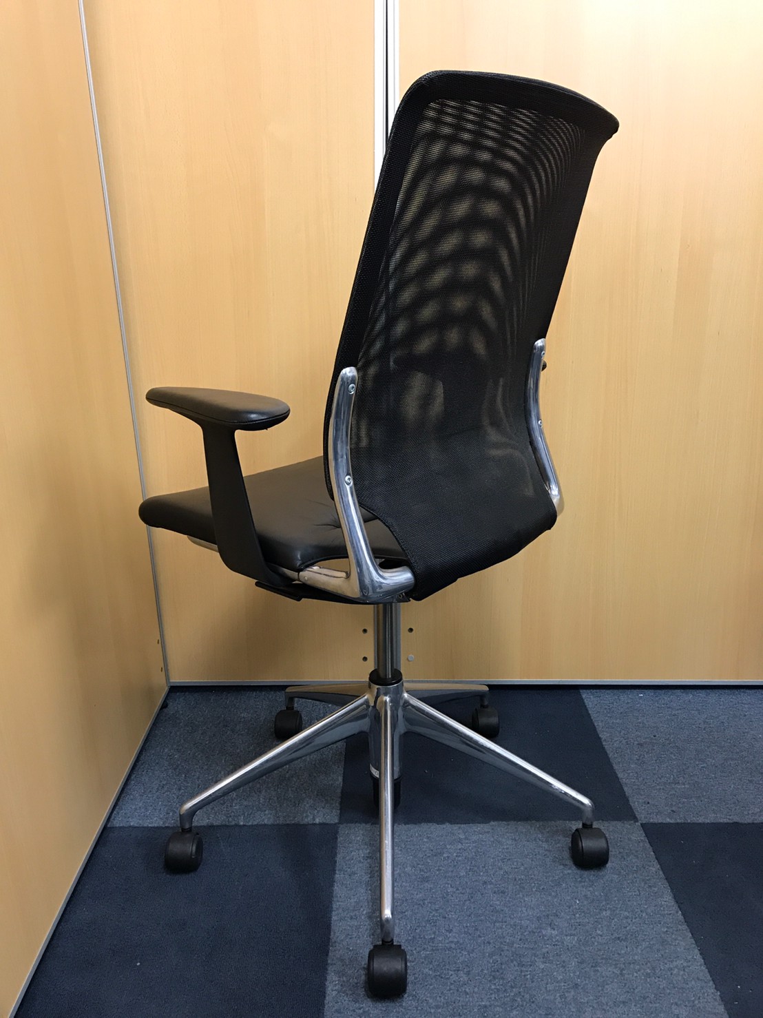 中古】メダチェア vitra/ヴィトラ 肘付ハイバックチェア 248956