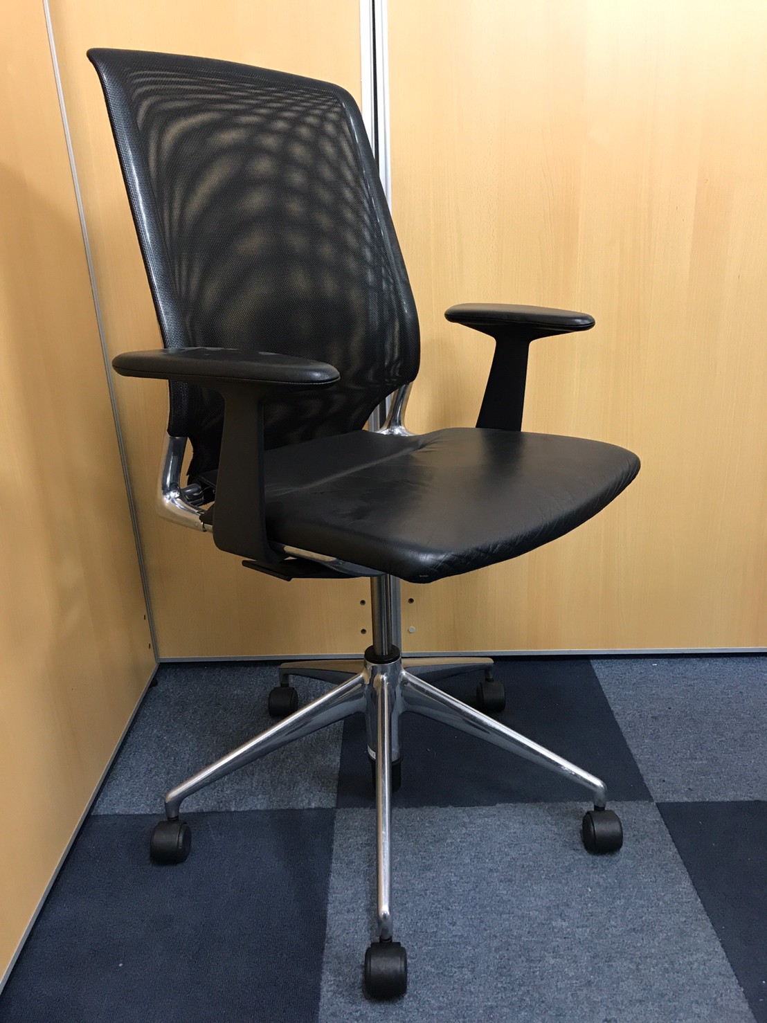 メダチェア vitra/ヴィトラ 肘付ハイバックチェア 中古】メダチェア vitra/ヴィトラ 肘付ハイバックチェア 405351