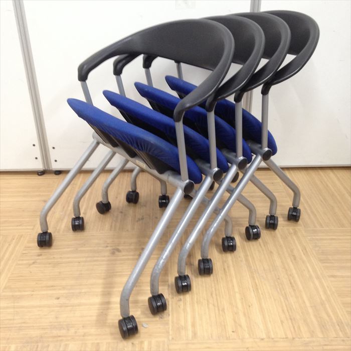 【レアな6脚セット】6脚セットでお得！定番のウチダスタッキングブルーチェア
                        その他シリーズ
                                    中古
            