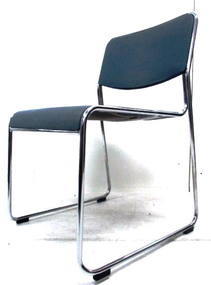 【４脚入荷】【お買い得品】適度なクッションで座りやすいスタッキングチェア
                        その他シリーズ
                                    中古
            