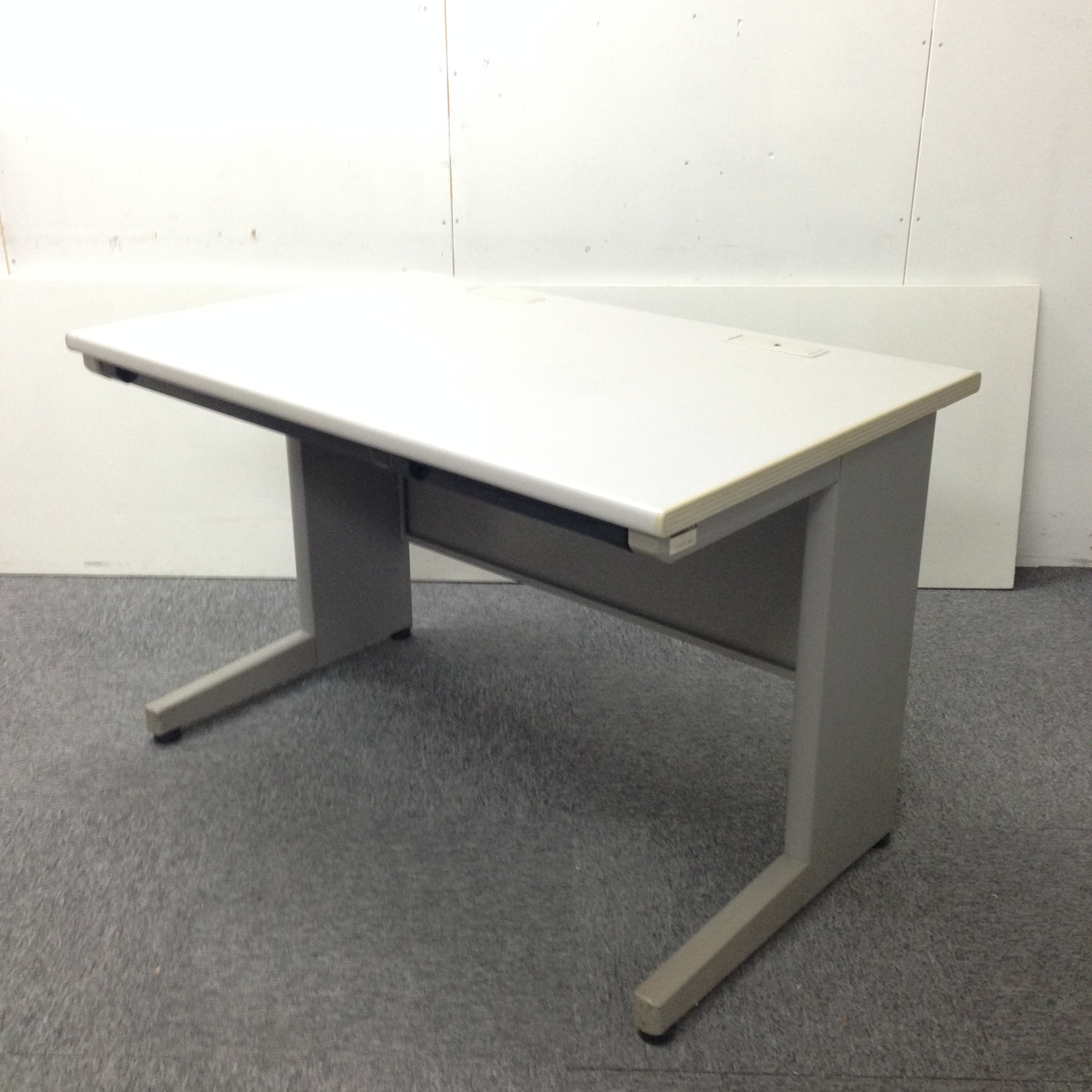 【4台入荷】｜平机｜事務机｜横幅1100mm｜起業や増員時におすすめです！
                        CZ
                                    中古
            