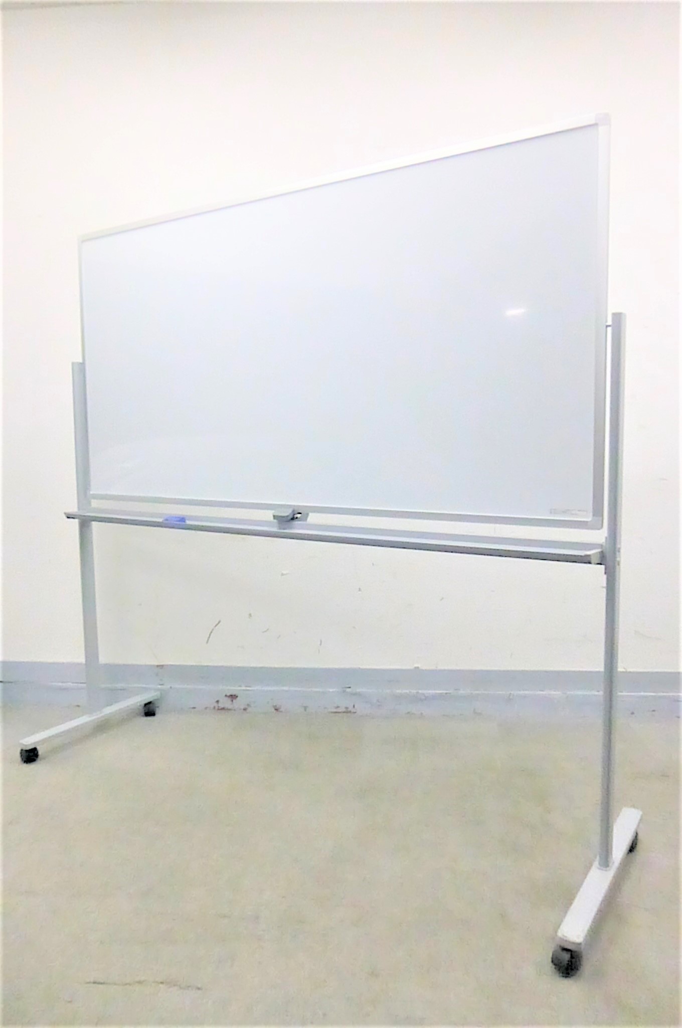 【KS】【状態良好！】両面無地の綺麗なホワイトボード！
                        -
                                    中古
            