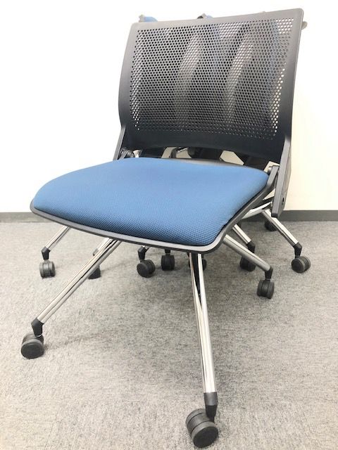 4脚セット｜スタイリッシュなネスティングチェア｜オカムラ製クリール
                        クリール
                                    中古
            