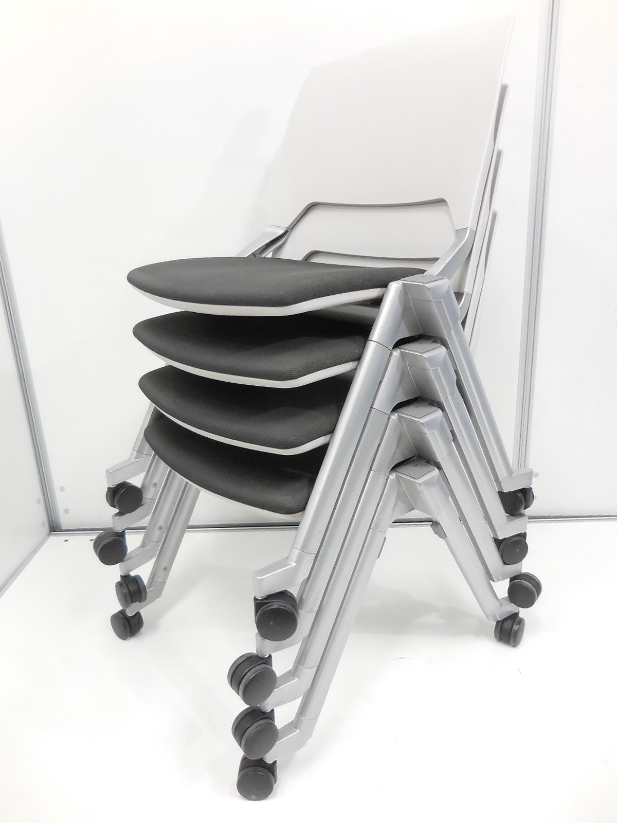 【セット価格でお得！】グレー色のスタッキングチェアが入荷致しました！　内田洋行製のFM-320シリーズ
                        FM-320
                                    中古
            