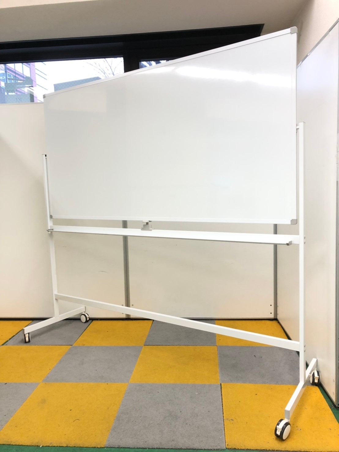 【状態良好！】1860mmで幅広く使えるホワイトボード！両面無地の綺麗！
                        その他シリーズ
                                    中古
            