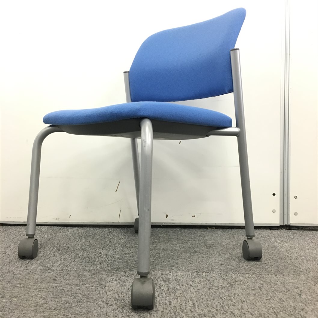【コクヨ製｜スタッキングチェア！！】大人気！ブルーカラー！会議室などに是非！！
                        その他シリーズ
                                    中古
            