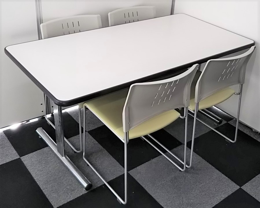 【レア商品の応接セットを入荷！】ミーティングテーブルとチェア4脚のセットで\22,100！驚きの低価格です！
                        その他シリーズ
                                    中古
            