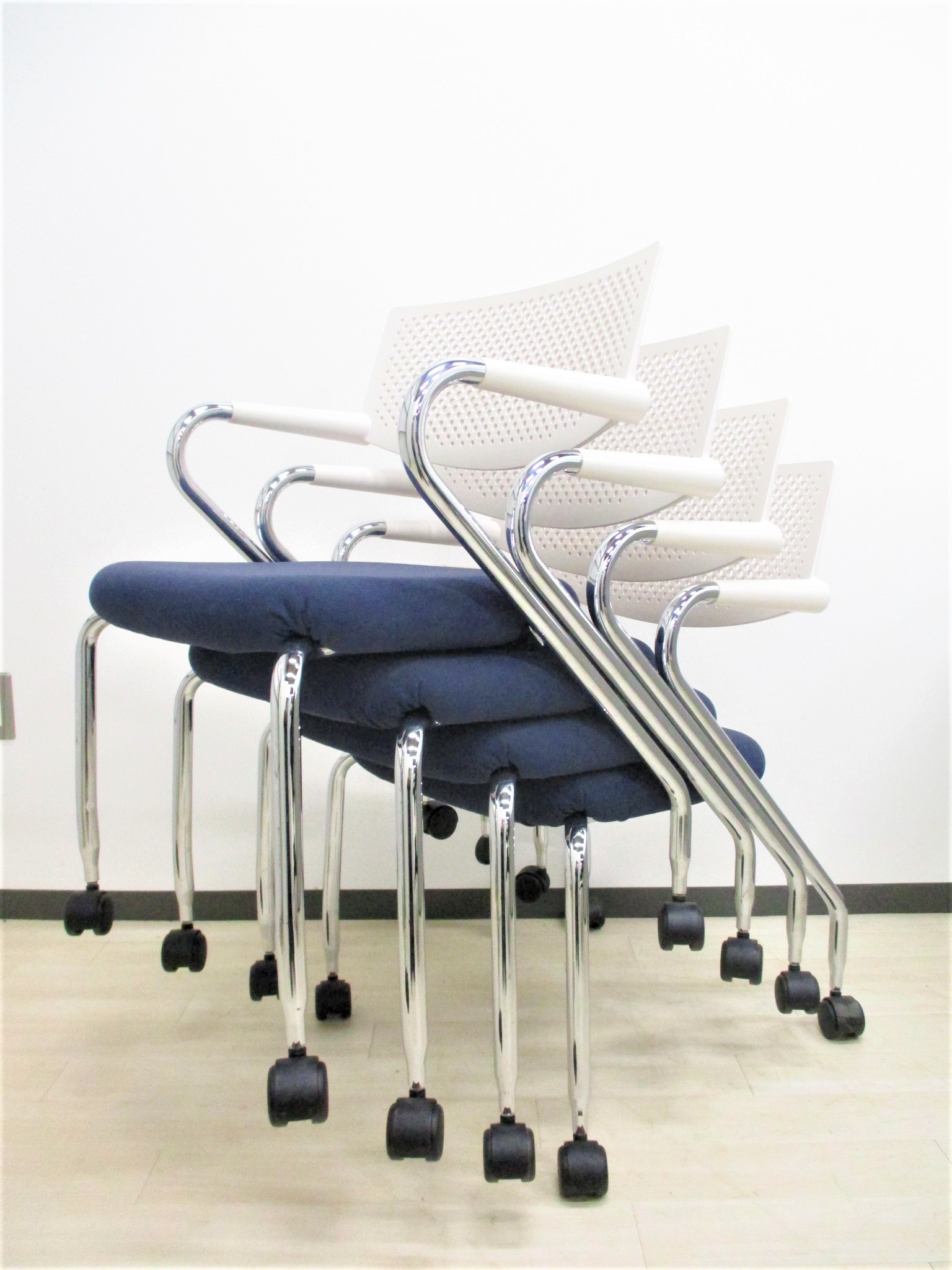 【レア4脚セット！】ビザロールチェア　アントニオ・チッテリオ作
                        visavis
                                    中古
            