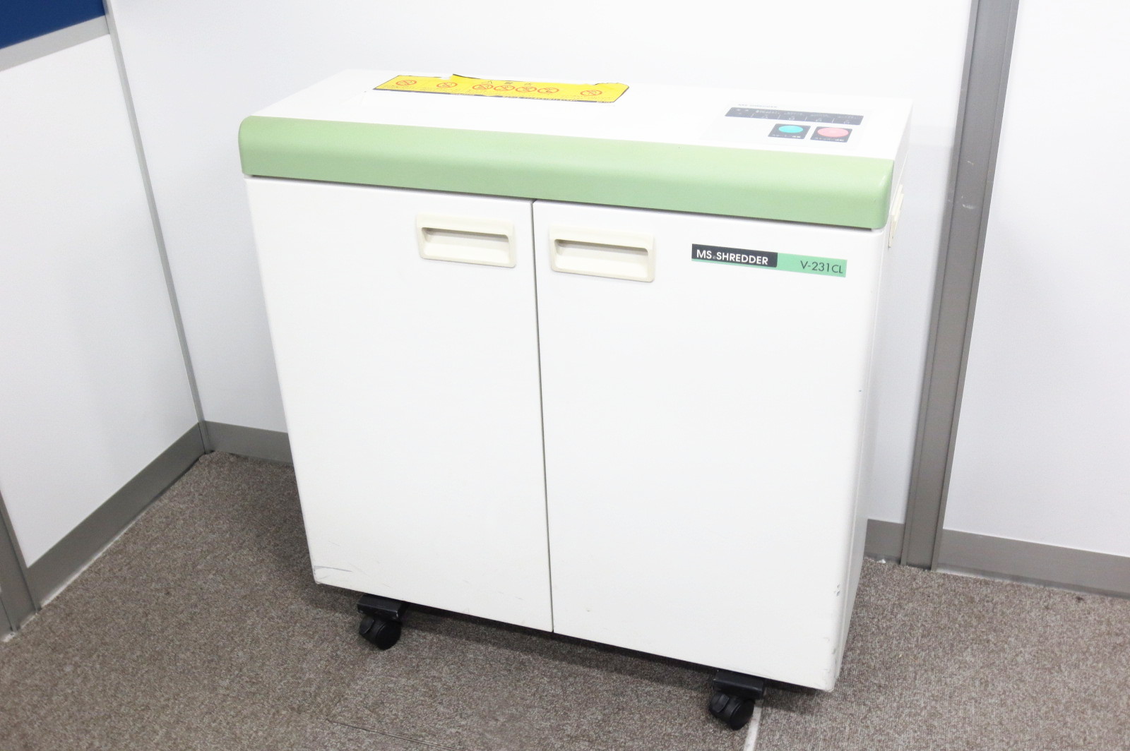 薄型で場所を選ばないパワフルなシュレッダー入荷！キャスターも付いててストレスなくご使用できます！
                        Vシリーズ
                                    中古
            