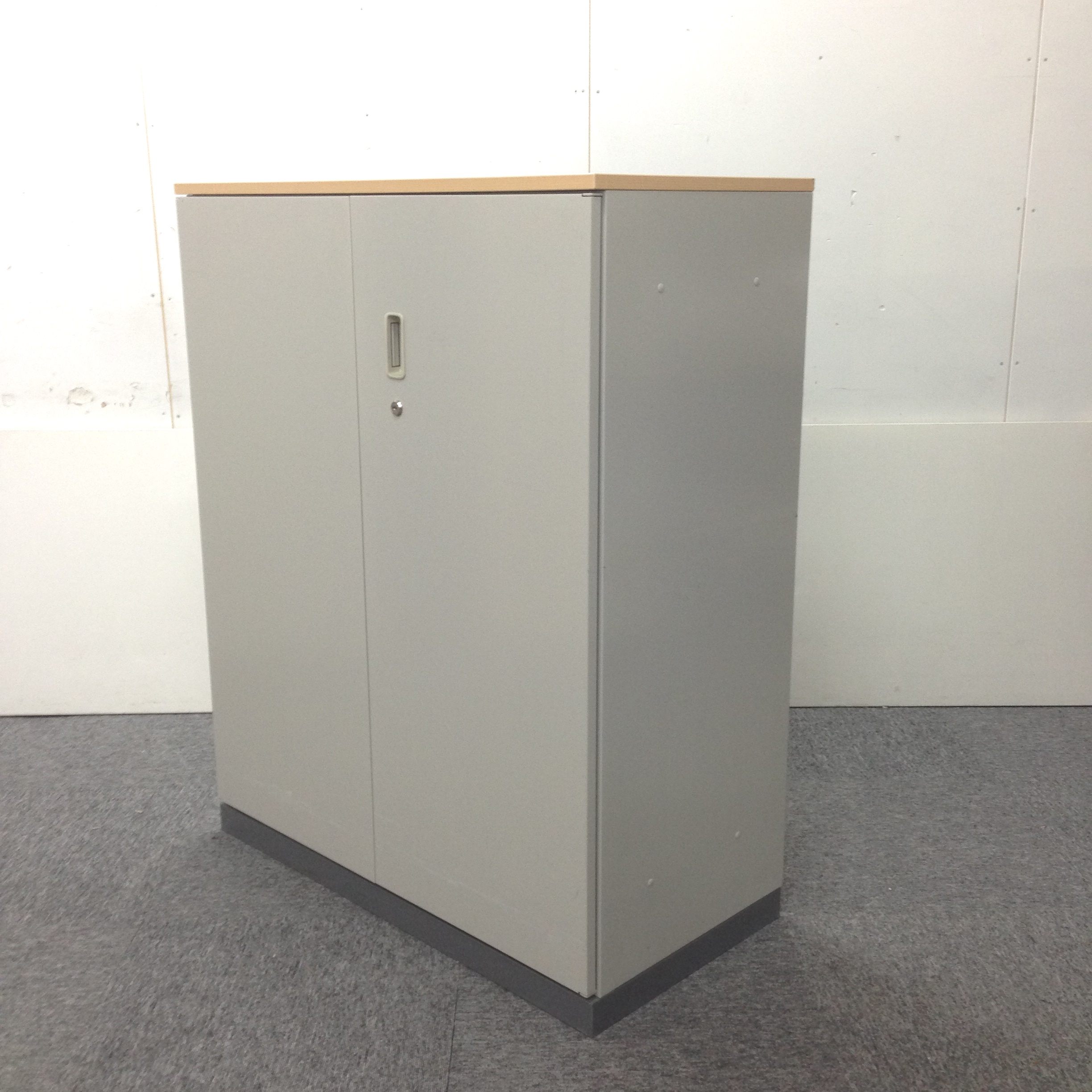 【2台入荷！】｜両開き書庫｜腰高サイズ｜ナチュラルカラーの天板付き！
                        SU-Ⅱ
                                    中古
            