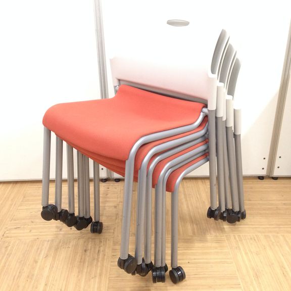 【6脚セット購入でお買い得！】【お部屋を明るくするカラー！】キャスター付きで移動らくらく！ウチダ製スタッキングチェアが入荷！
                        その他シリーズ
                                    中古
            