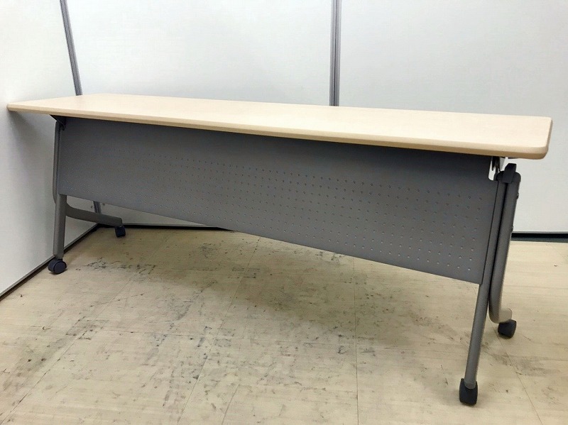 【在庫入替】2台限定　サイドスタックテーブル｜幕板付き　ナチュラル天板｜使わない時は畳めて省スペースに！
                        その他シリーズ
                                    中古
            