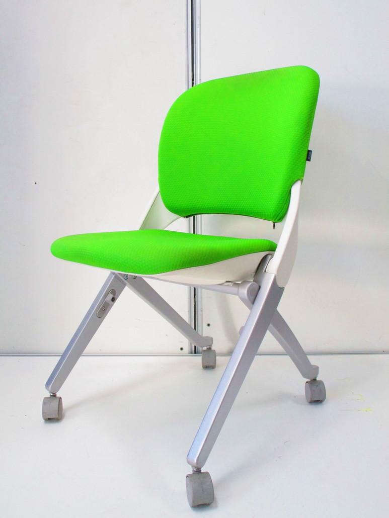 きれいなライトグリーンのネスティングチェア！彩りをメインに什器を揃えているオフィスに
                        Elarte
                                    中古
            