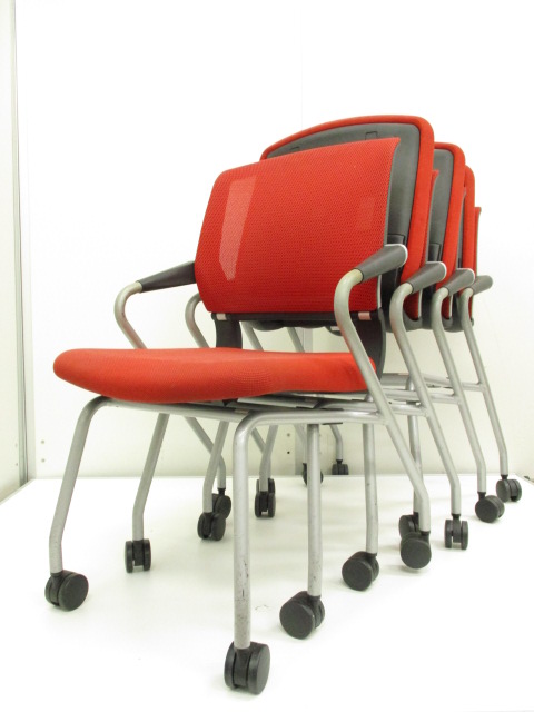 【お得なセット商品】スタイリッシュ×収納性!!便利なネスティングチェア!!
                        サテリテ（キャスタータイプ）
                                    中古
            