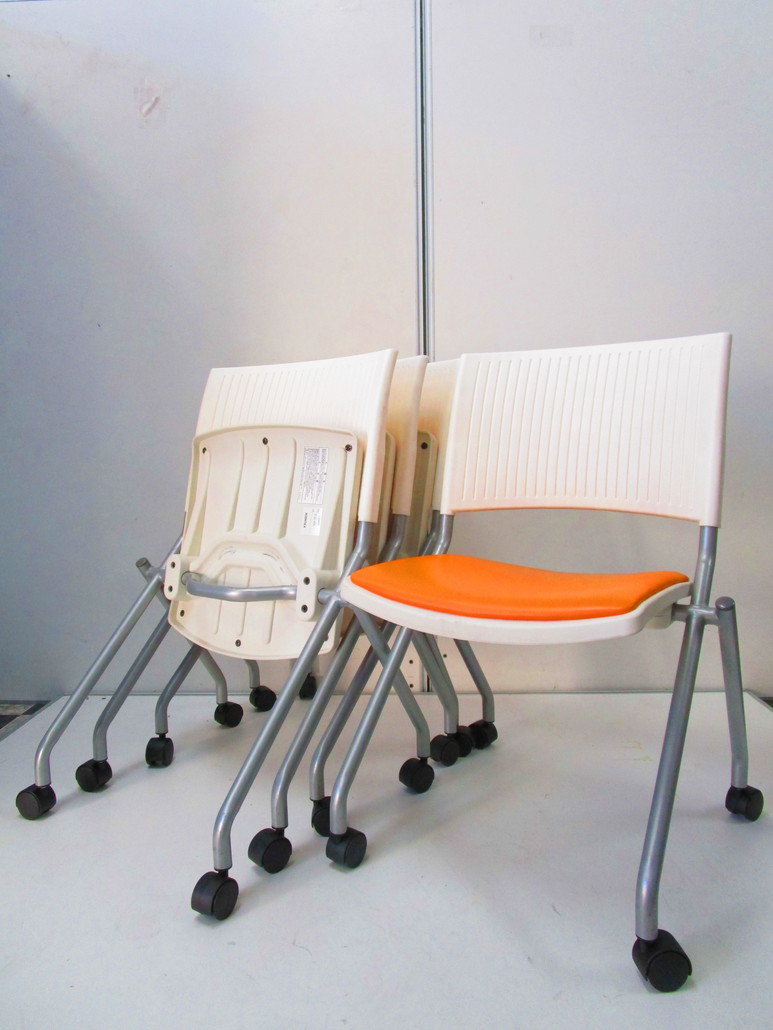 4脚1セットのお買い得商品！座面レザー調の会議チェア！水平に重ねて省スペース化
                        その他
                                    中古
            