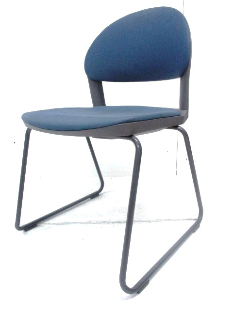 【様々な場面で活躍！コクヨ製スタッキングチェアが入荷しました！】■会議室や休憩室、塾や研究所等に！■ブルー■キャスター無しタイプ■スタッキングチェア
                        その他シリーズ
                                    中古
            