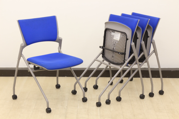 【爽やかなブルーのオフィスチェア】配送費＆商品代金のオトクな会議室チェア4脚セット!!【国内メーカー品で安心！！】
                        マノス
                                    中古
            